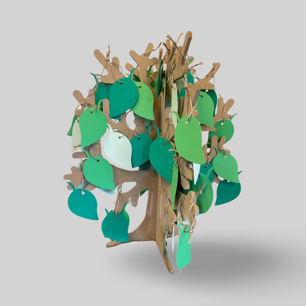 Condoleanceboom met bladeren